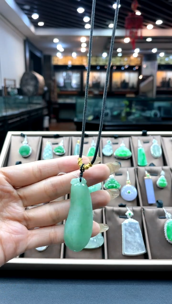 【闪购商品】翡翠颈饰未镶嵌福瓜