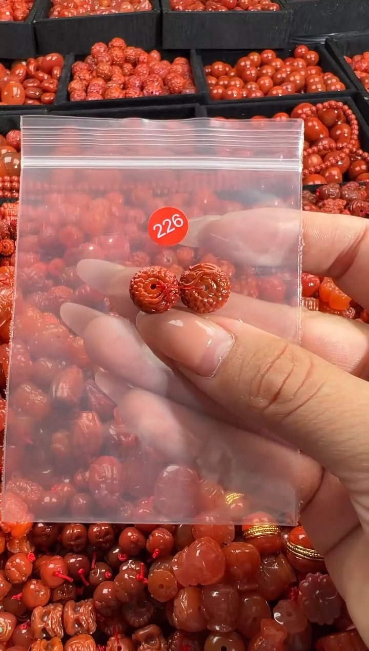 南红玛瑙未镶嵌颈饰1