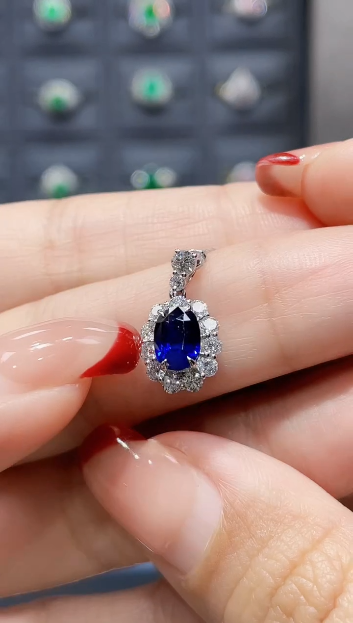 【闪购商品】蓝宝石吊坠(不含链)18K金镶嵌1.24克拉/皇家蓝