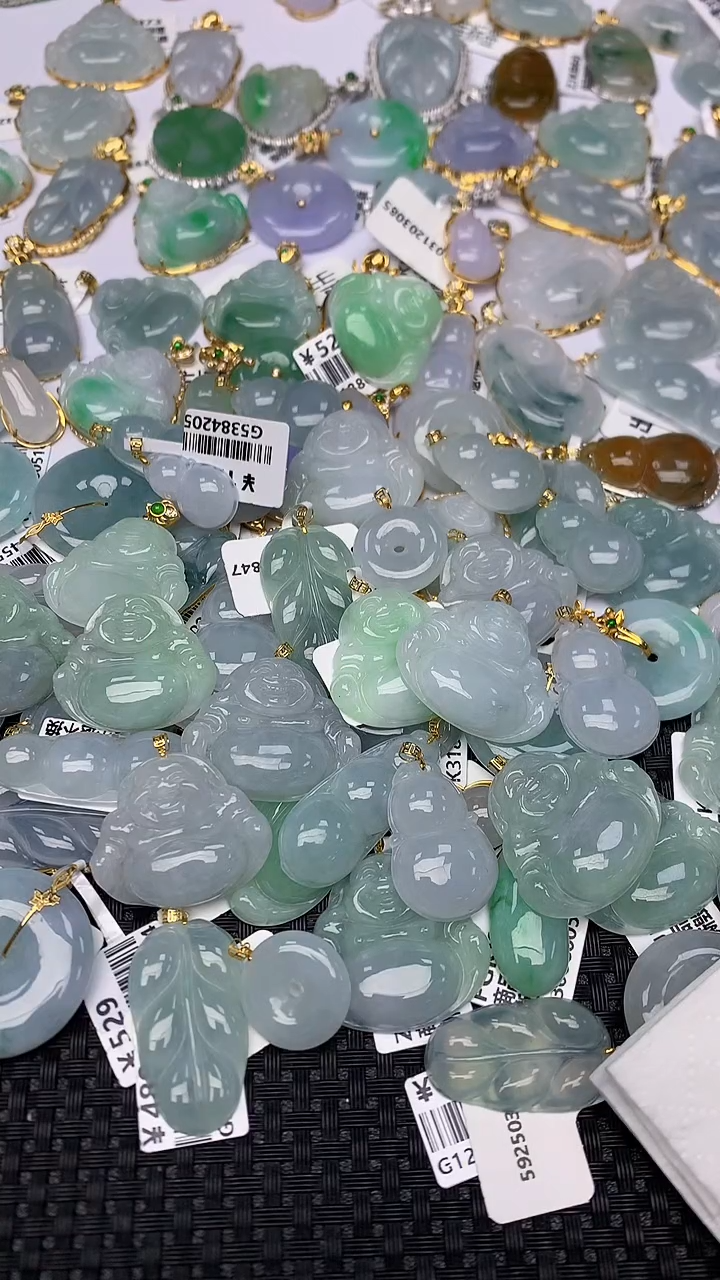 翡翠18K金镶嵌项链天然翡翠A货