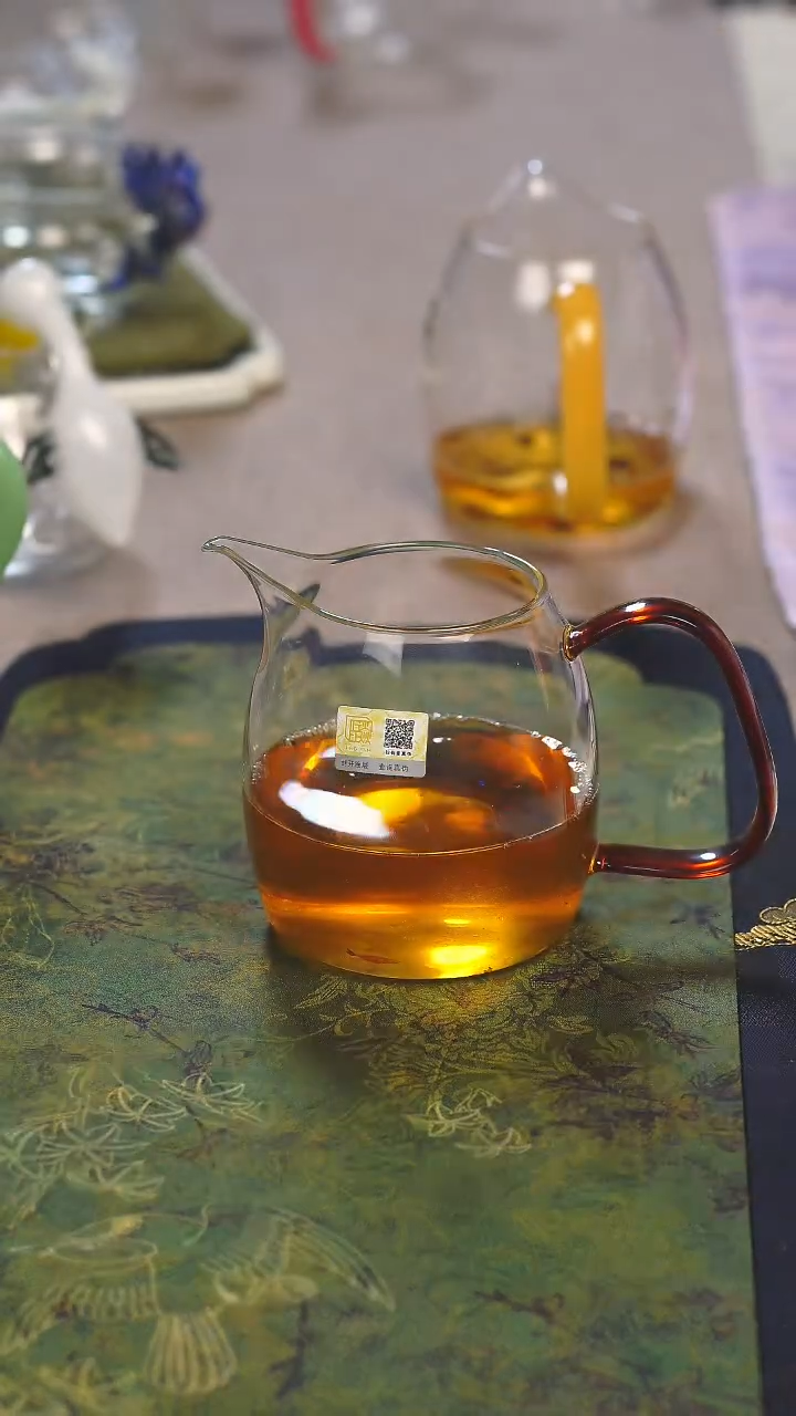 清云公道杯琥珀色晶焱金标