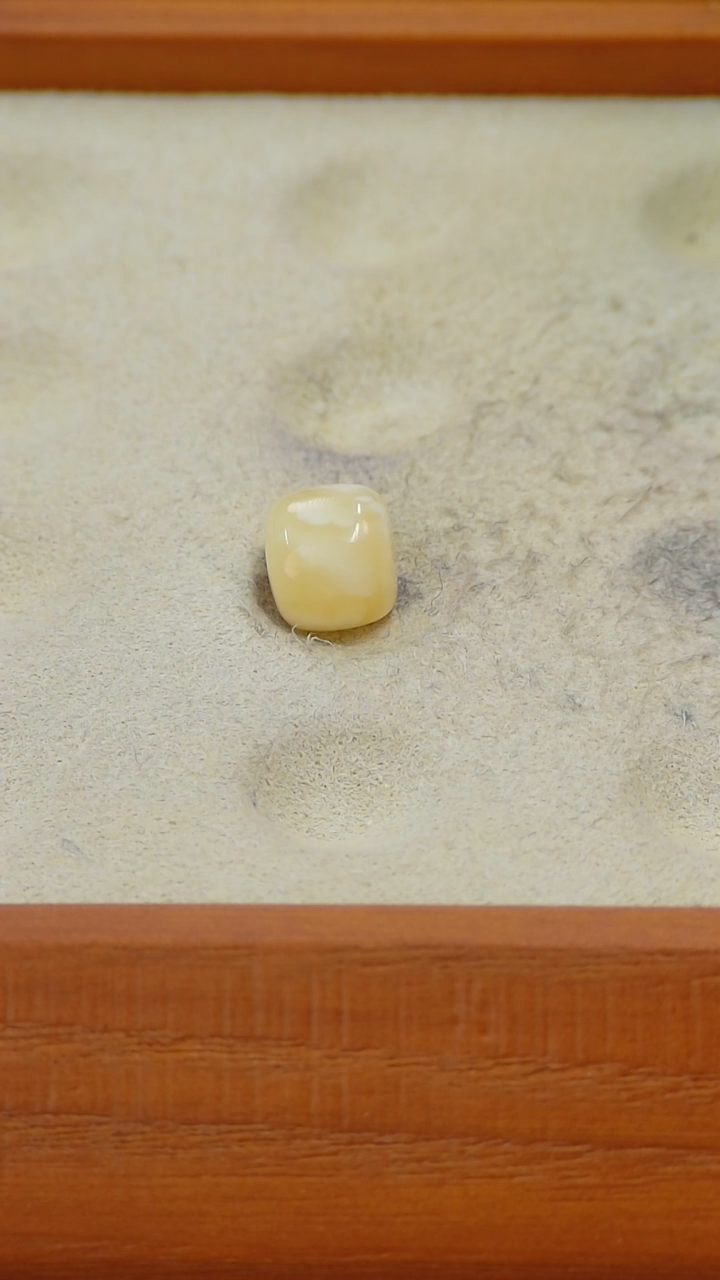 【闪购商品】琥珀裸石未镶嵌俄料8.6*7.4M