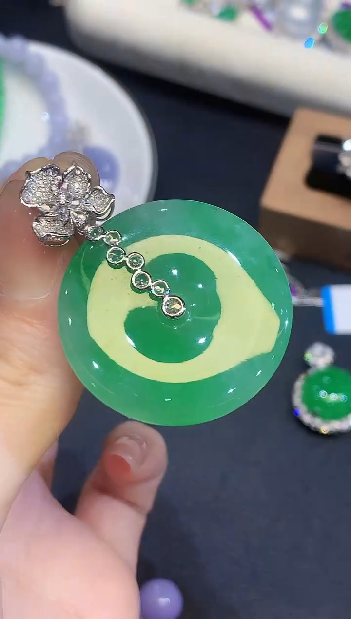 吊坠(不含链)18K金镶嵌翡翠WZJ