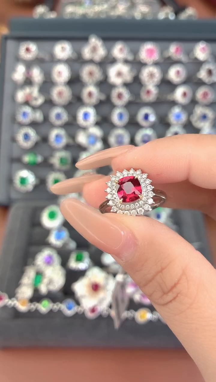 18K金镶嵌戒指尖晶石-1.25克拉*绝地武士