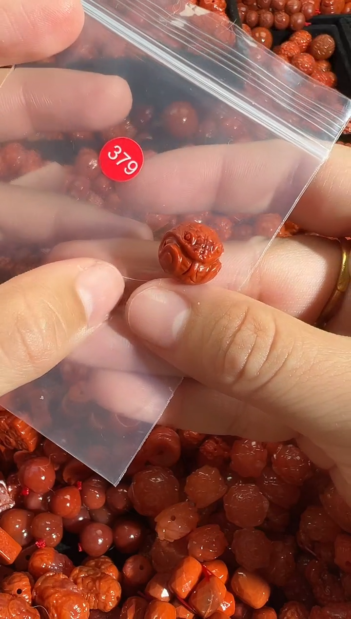 颈饰未镶嵌南红玛瑙1