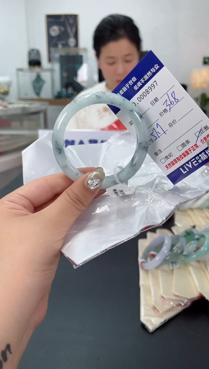【闪购商品】翡翠手镯未镶嵌天然翡翠A货