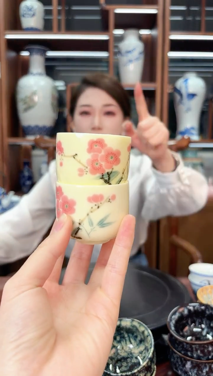 A04景德镇黄稀稀翠竹红梅杯两只