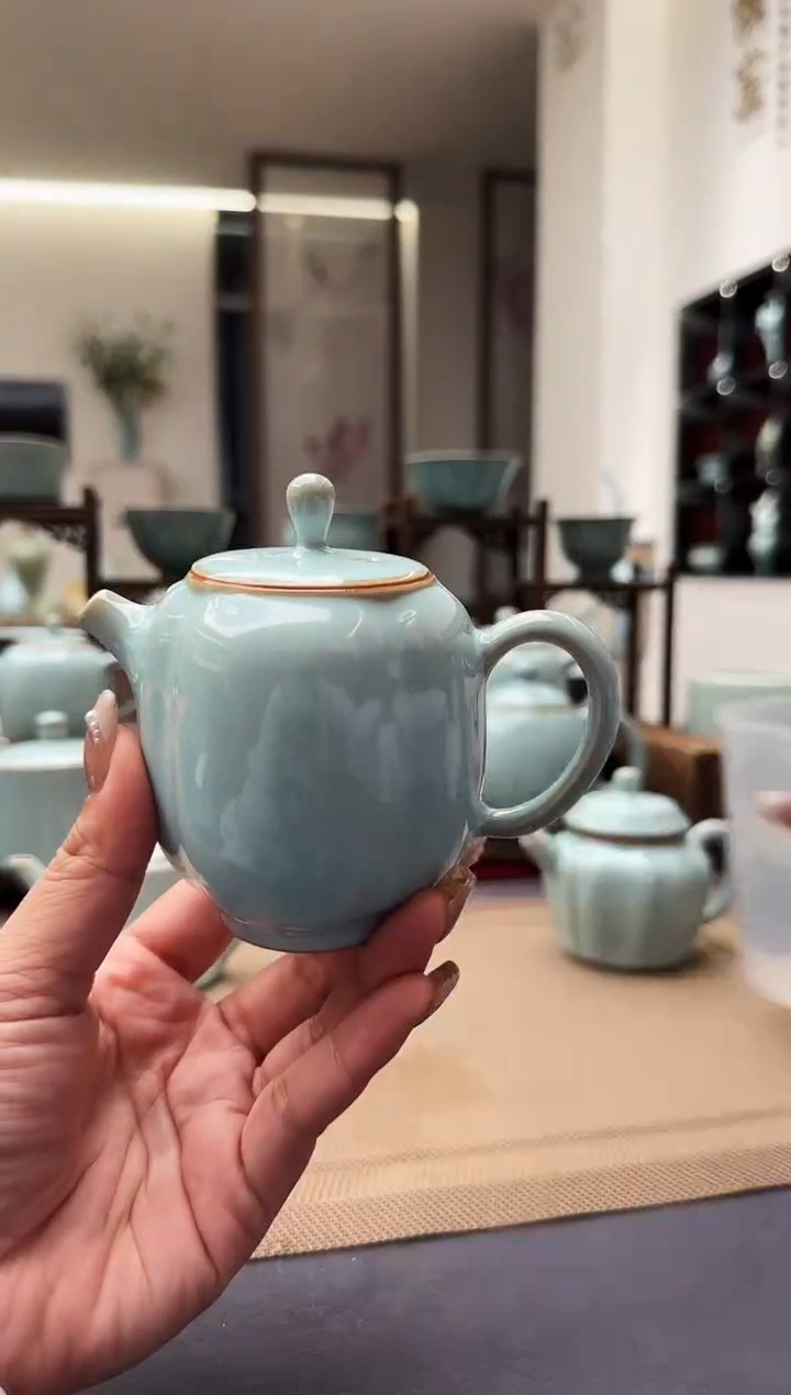 【闪购商品】廷怀窑天青色小瓜楞壶