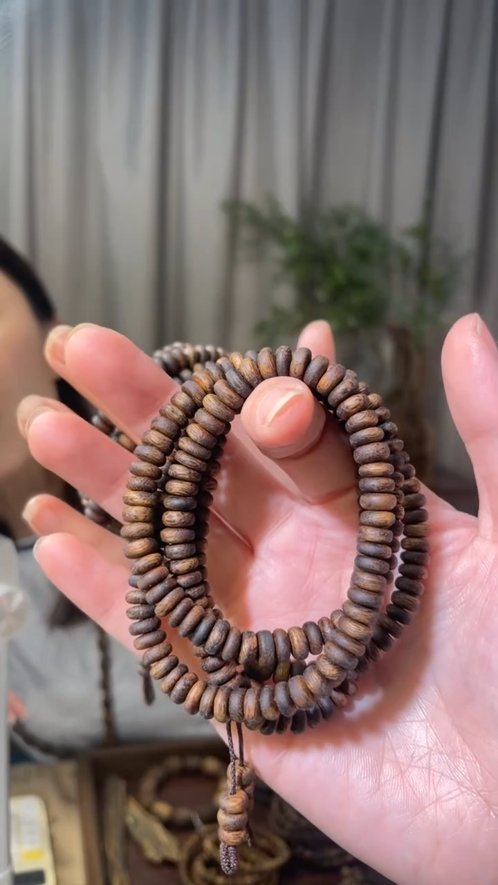 沉香手串天然沉香，算盘珠长串，假一赔四，多样性发其一