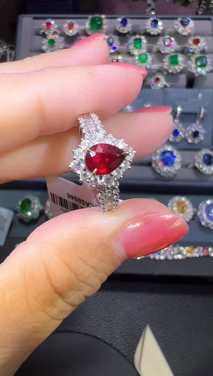 18K金镶嵌AIGS无烧鸽血红红宝石1ct