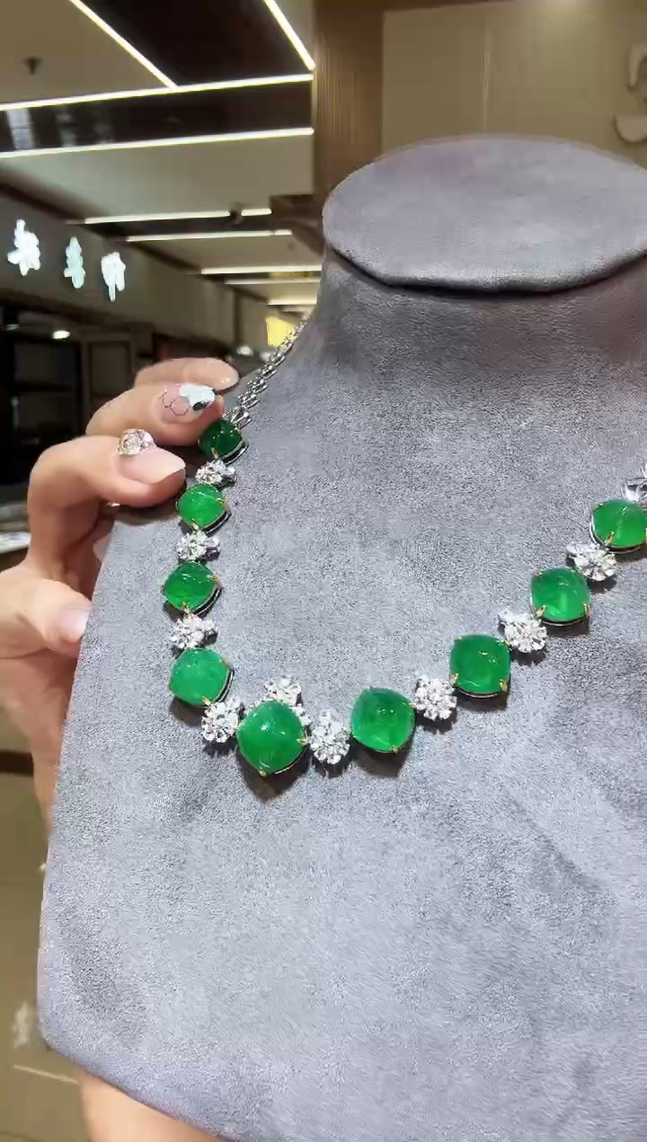 18K金镶嵌项链祖母绿231124064443