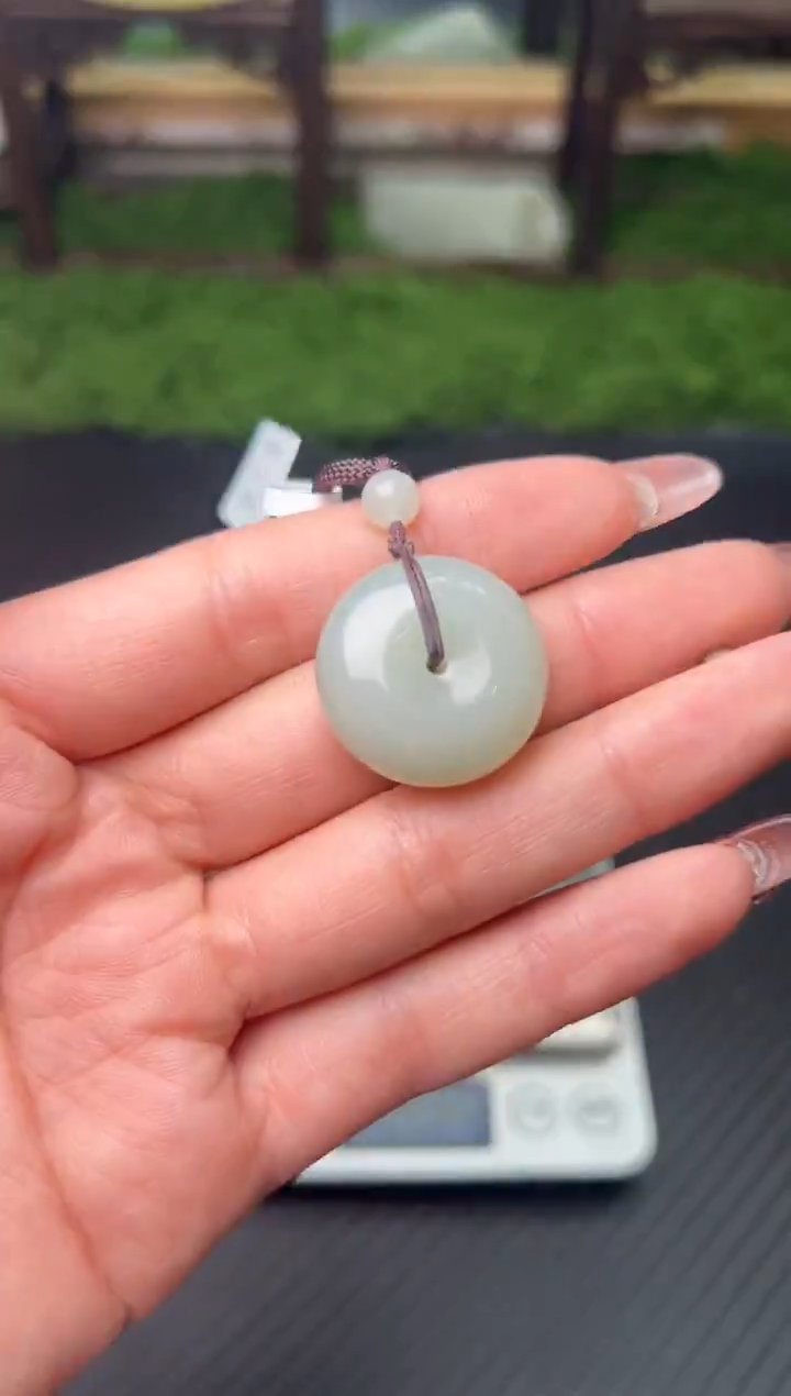 吊坠(赠链)未镶嵌和田玉且末微色差近矿平安扣