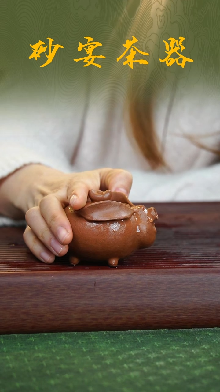 紫砂张小萌《段泥飞猪手抓壶》