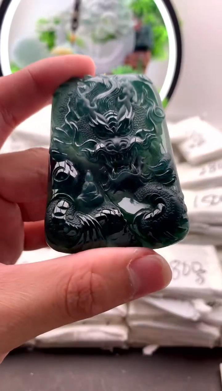 【闪购商品】翡翠颈饰未镶嵌龙牌