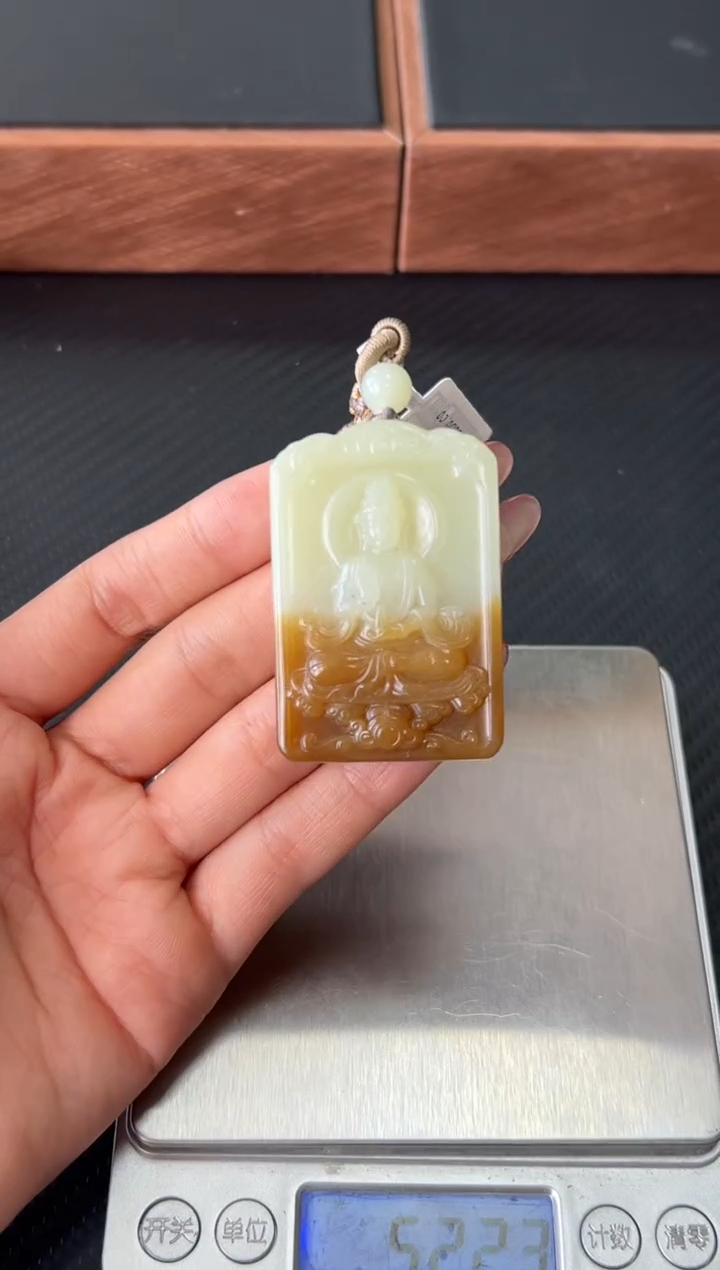 吊坠(赠链)未镶嵌和田玉若羌微色差