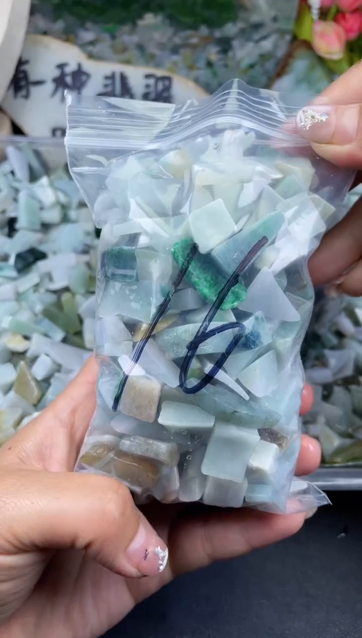 【闪购商品】翡翠颈饰未镶嵌天然翡翠边角小号500克16