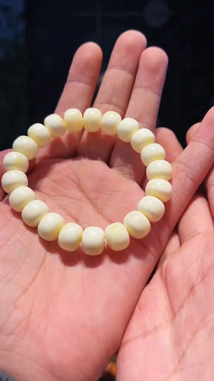 【闪购商品】蜜蜡手串未镶嵌12+大石膏