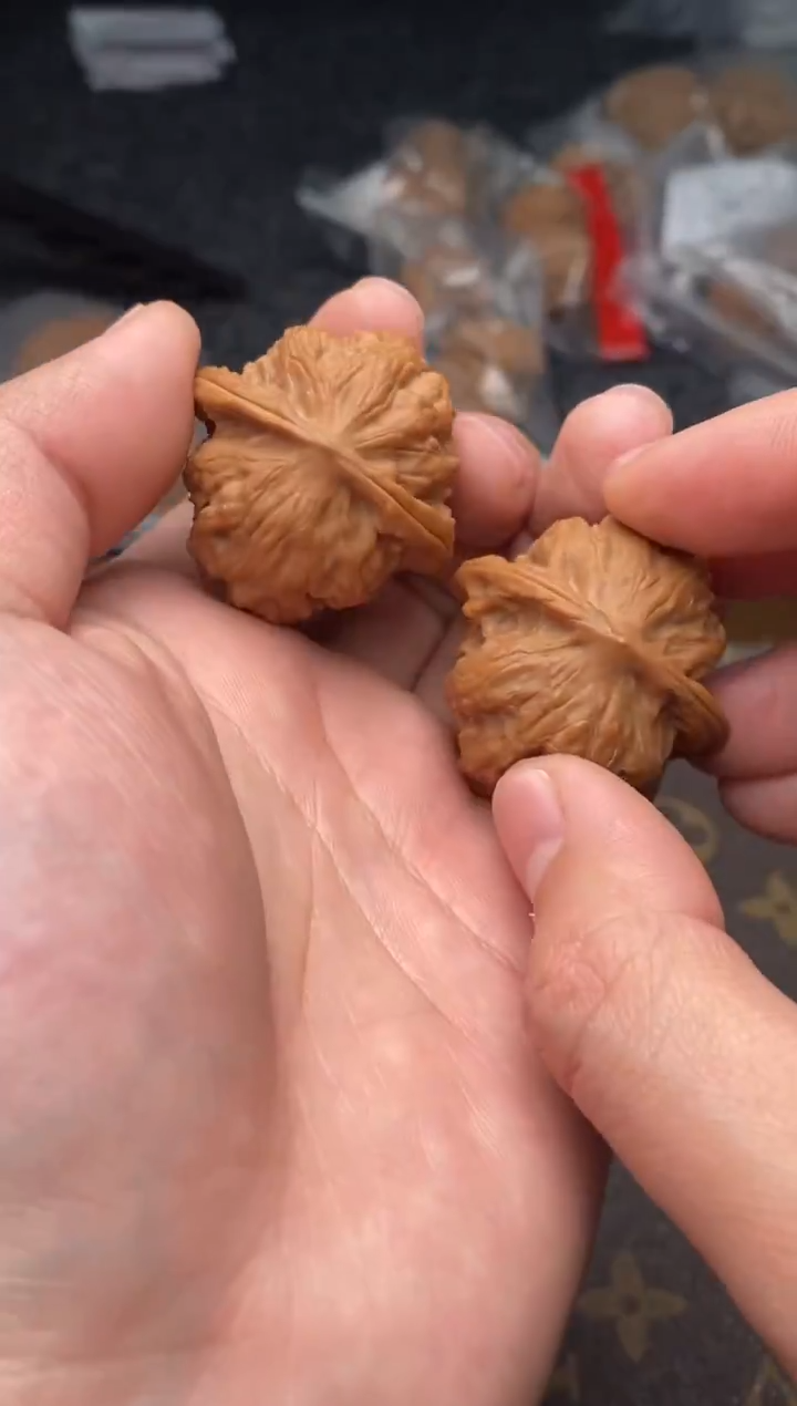 【闪购商品】文玩核桃把件G154号35尺野狼