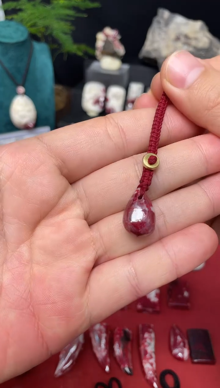天然辰砂水滴钥匙扣