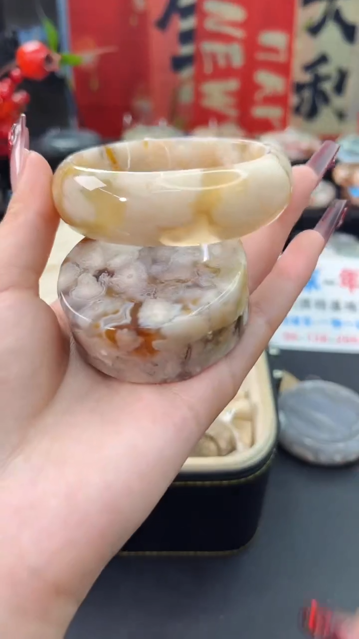 【闪购商品】石英质玉手镯未镶嵌赠送镯心（58圈口）