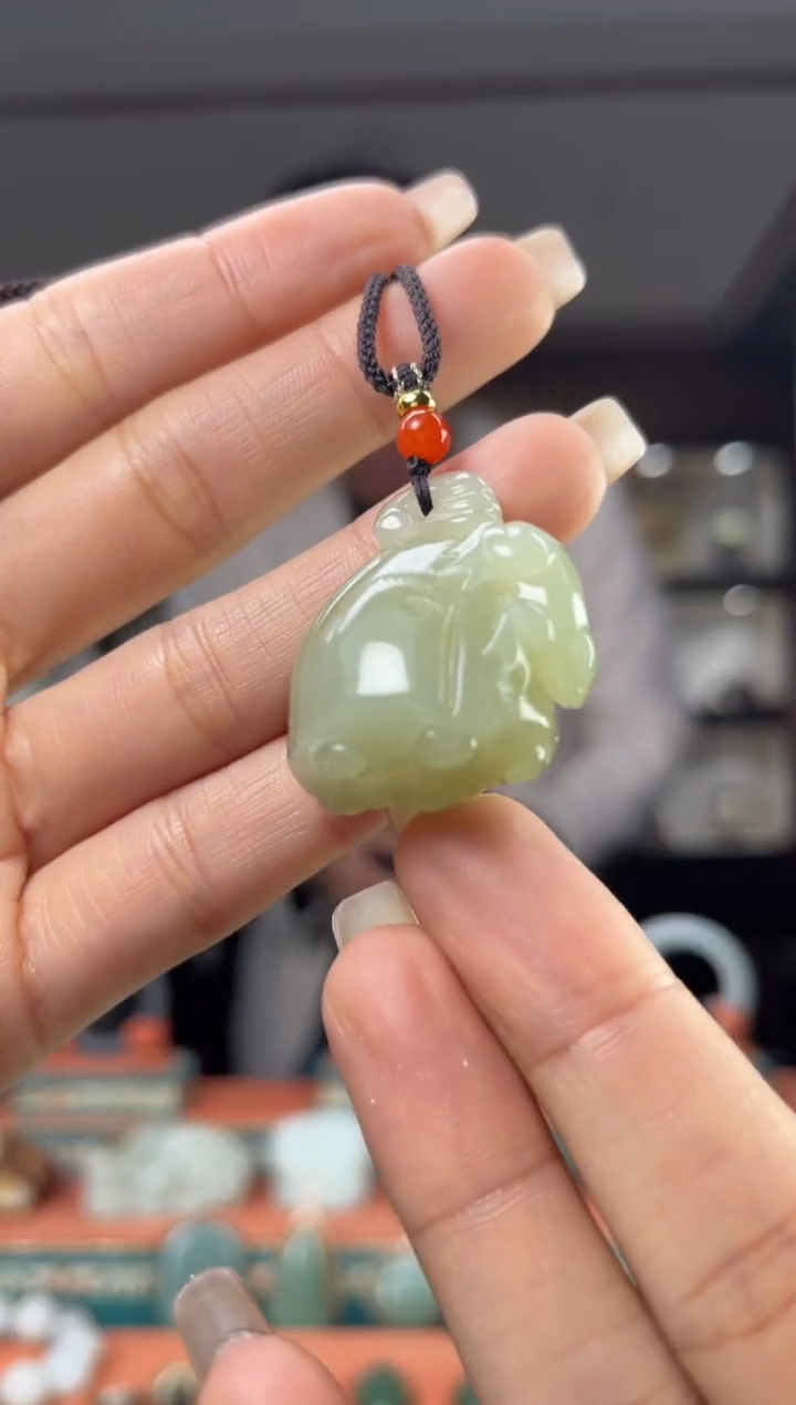 颈饰未镶嵌和田玉佩佩