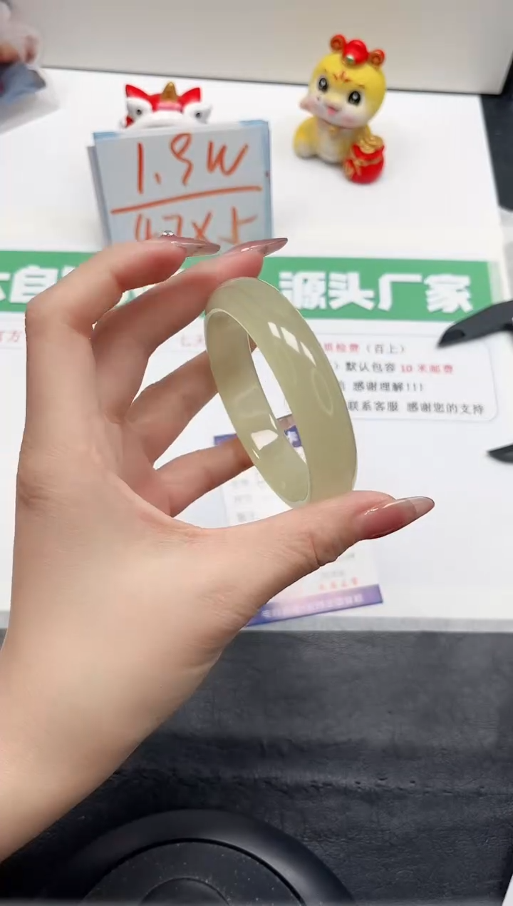 【闪购商品】石英质玉手镯未镶嵌182-59