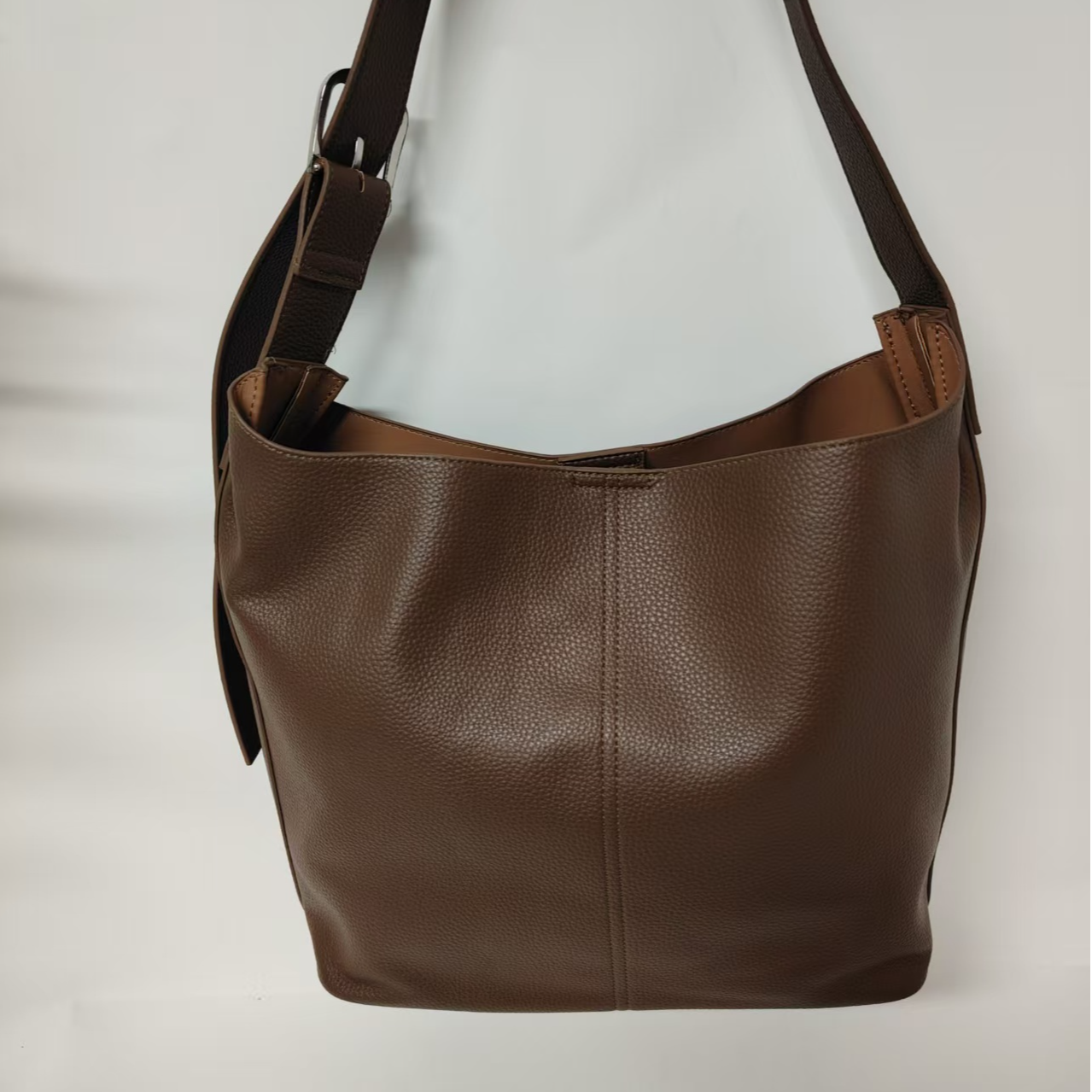 水桶包时尚大容量复古耐单肩斜挎潮流质感上班通勤潮妈斜挎包