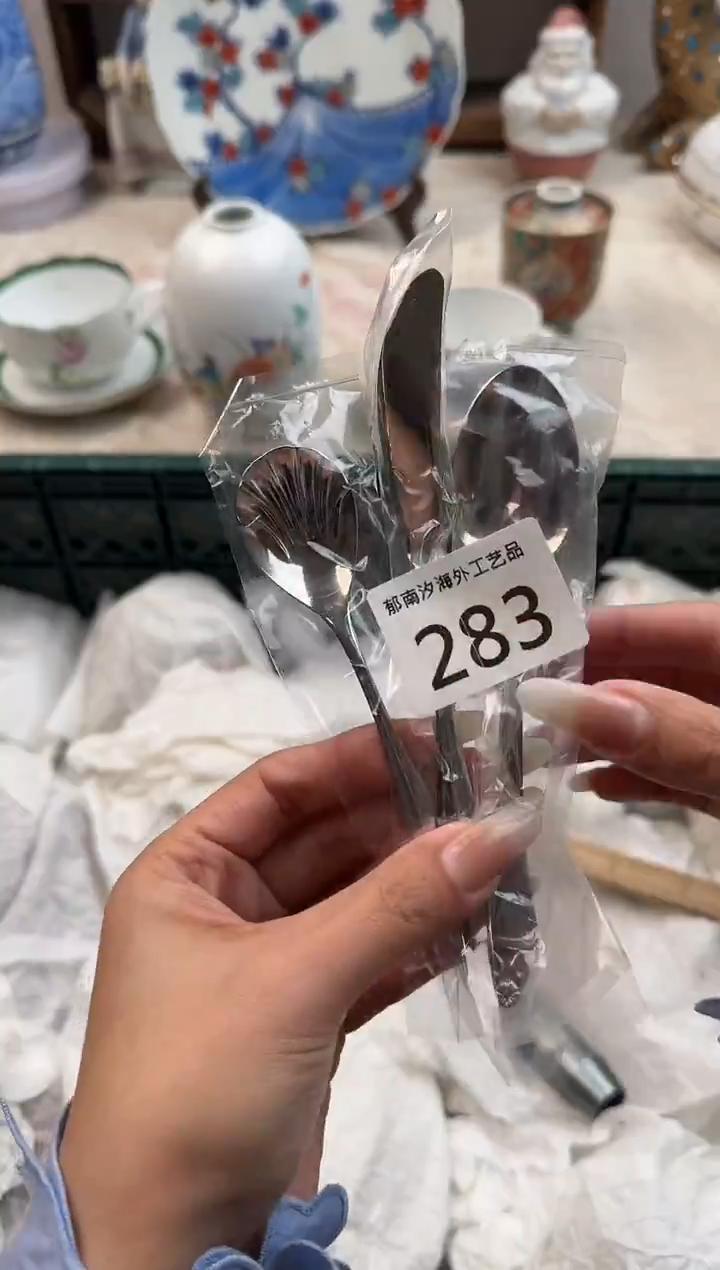 爱****昆E          283