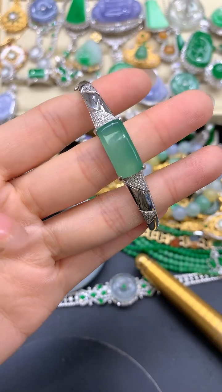 【闪购商品】翡翠手镯18K金镶嵌469-中国好珍宝
