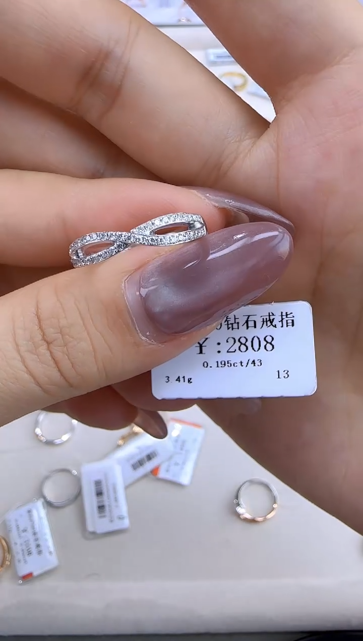 【闪购商品】钻石戒指/指环18K金镶嵌252800