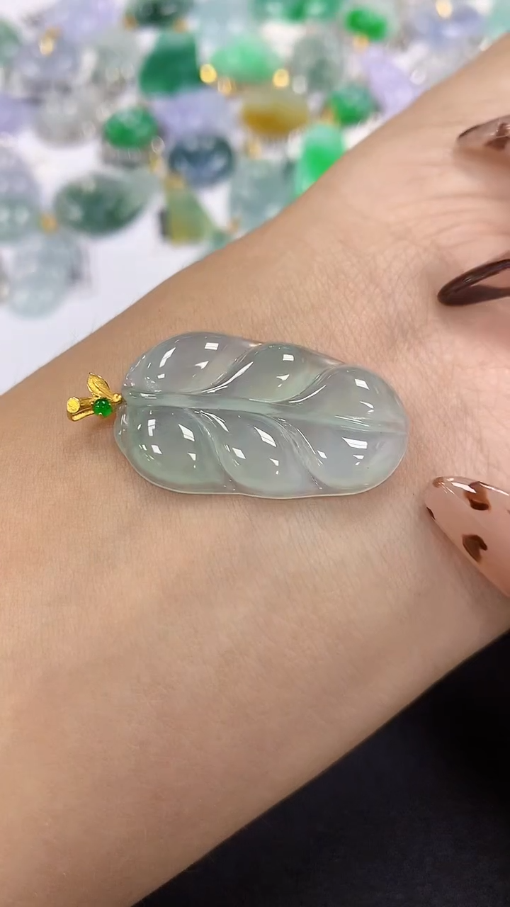 颈饰18K金镶嵌翡翠a货假一赔三支持复检百元上9元证书费自理