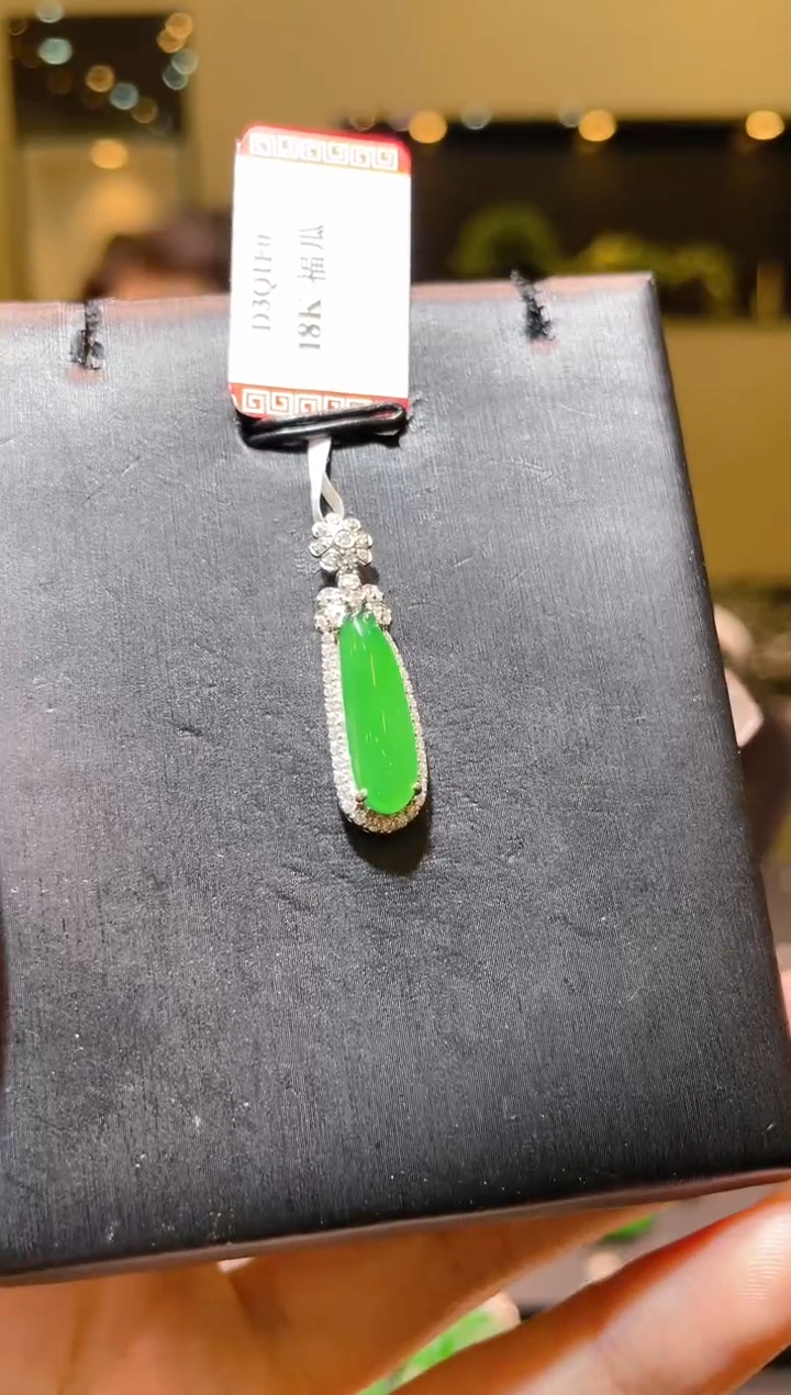 【闪购商品】翡翠吊坠(赠链)18K金镶嵌A82