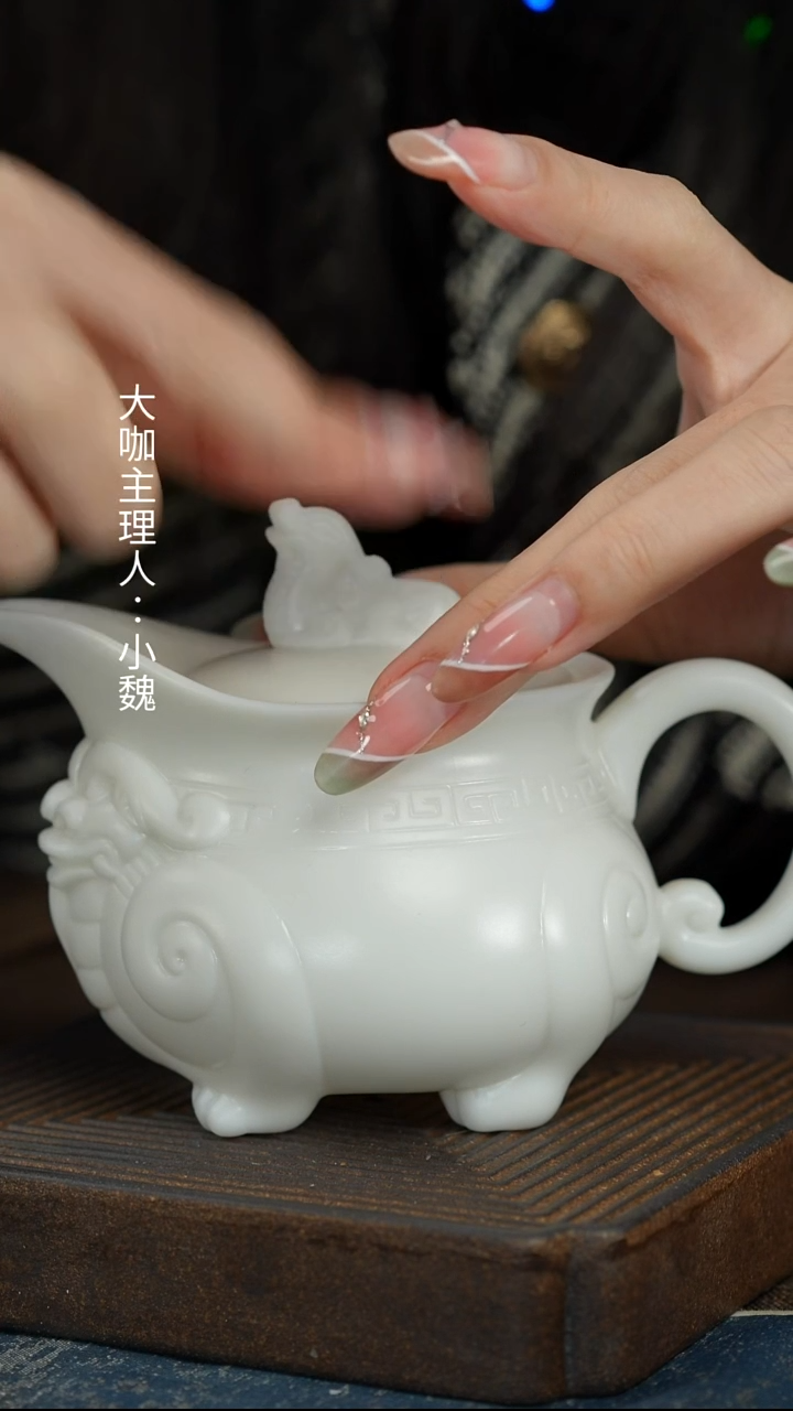 【白瓷貔貅单耳茶壶】