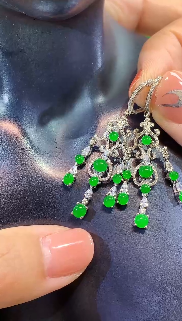 18K金镶嵌翡翠耳饰耳包