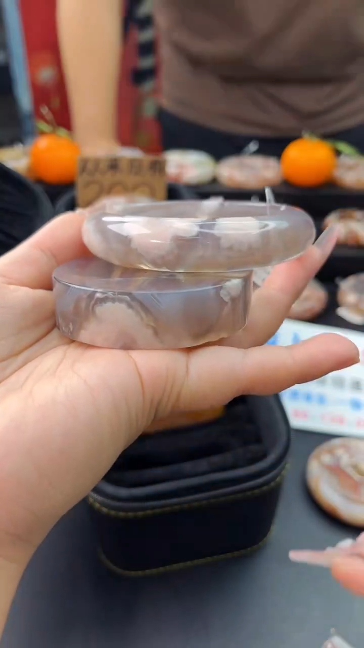 【闪购商品】石英质玉手镯未镶嵌赠送镯心（圈口）63+