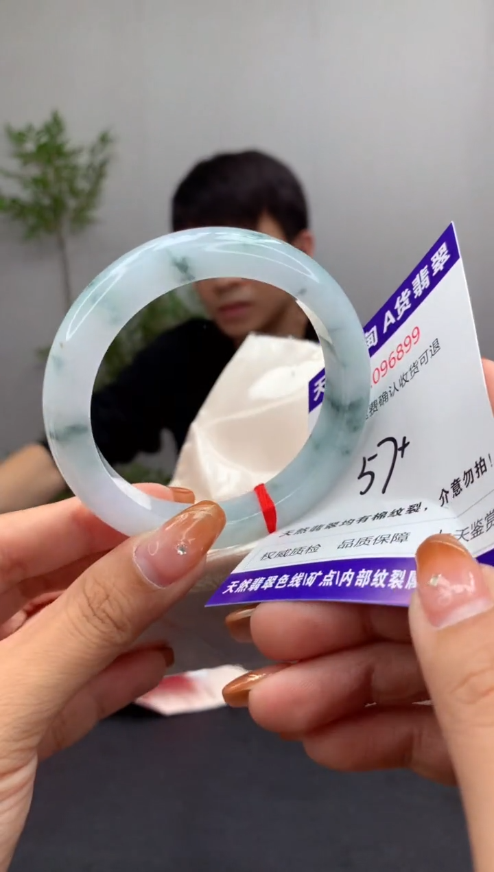 未镶嵌手镯翡翠有纹，完美者勿拍