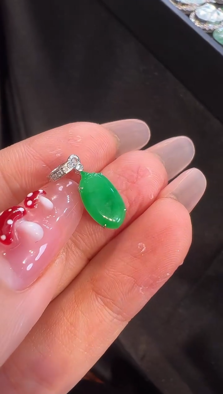 【闪购商品】翡翠颈饰18K金镶嵌吊坠