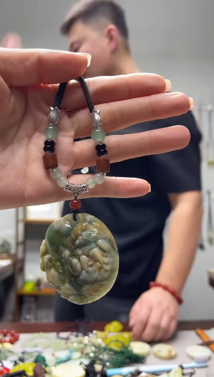 未镶嵌岫玉颈饰`