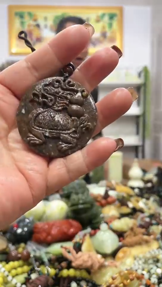 未镶嵌岫玉挂件 