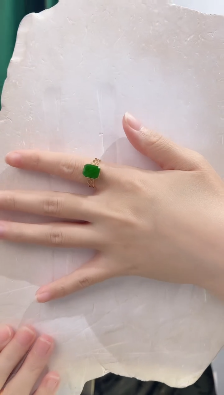 18K金镶嵌戒指翡翠夕*88888888