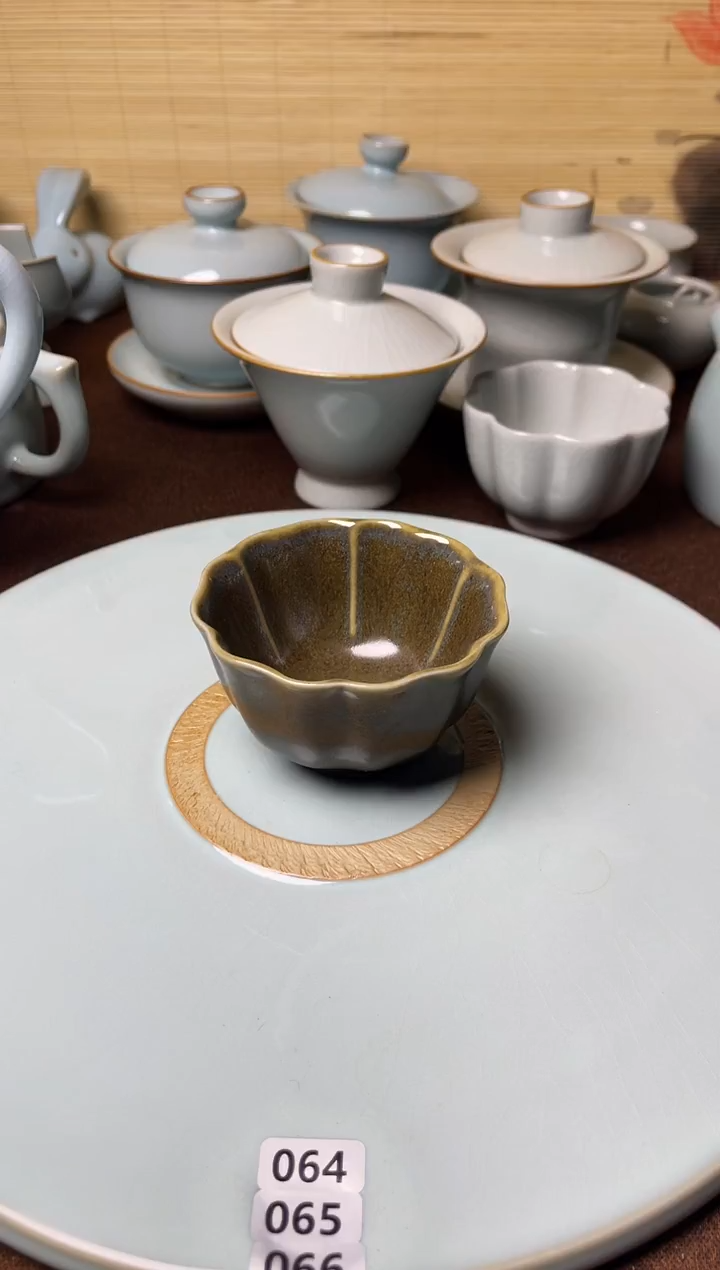 清仓引流品-微瑕茶叶沫釉花口主人杯