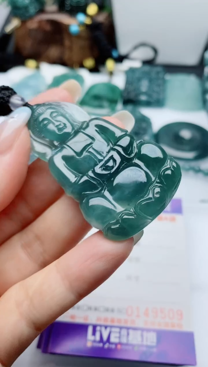 颈饰未镶嵌翡翠        