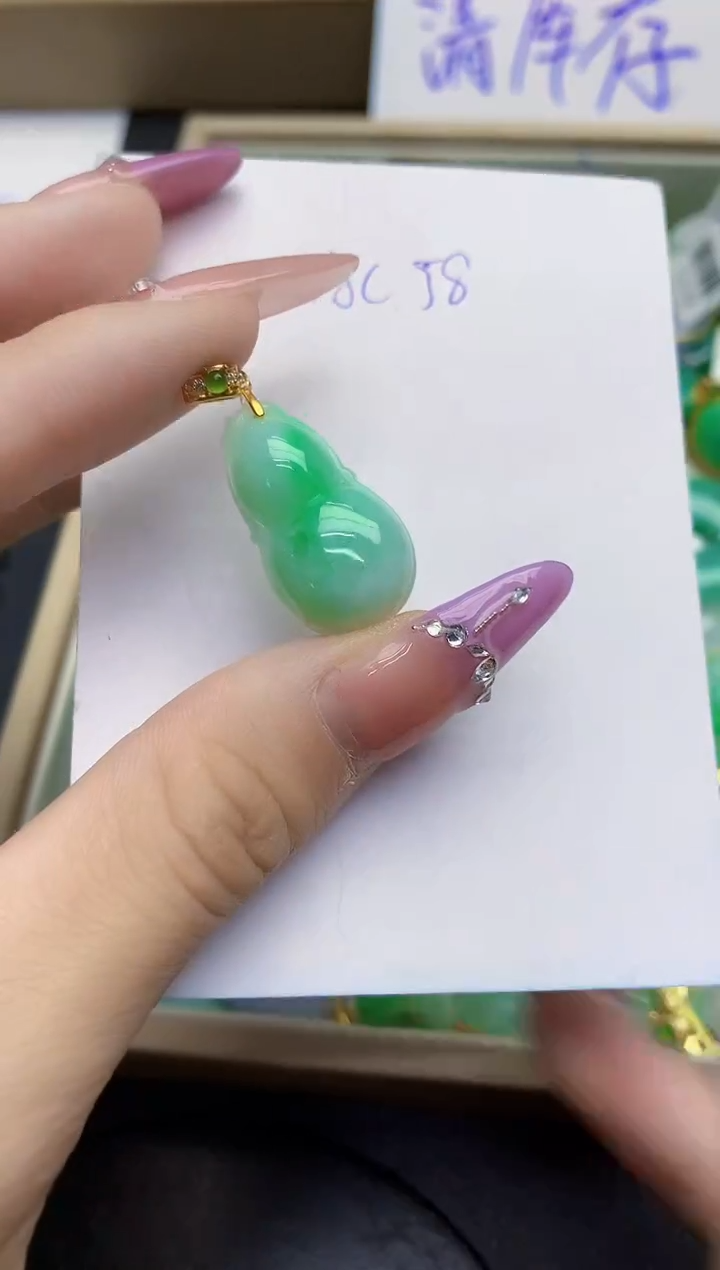 翡翠未镶嵌颈饰缅甸天然翡翠A货