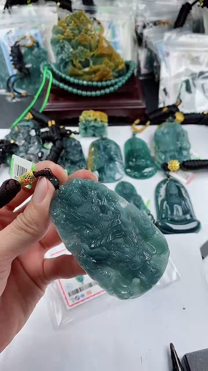 【闪购商品】翡翠颈饰未镶嵌           