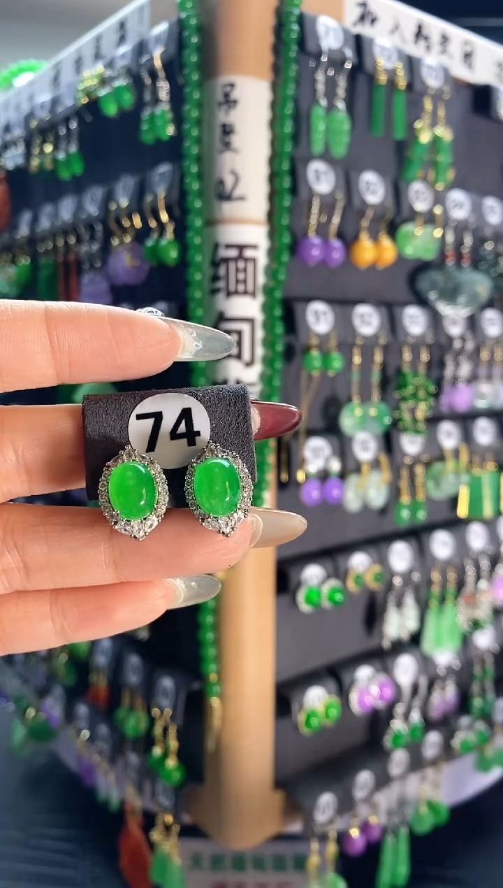 【闪购商品】翡翠耳饰银S925镶嵌74...