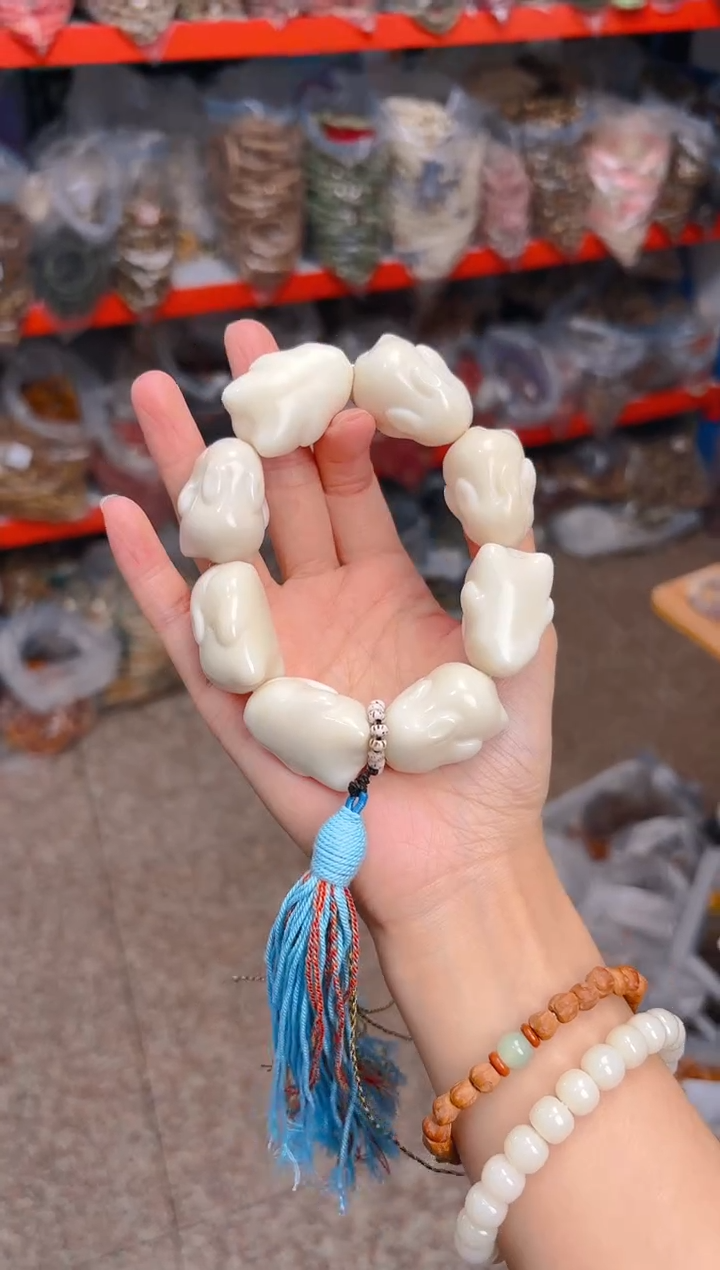 吊坠菩提根/象牙果大卡白色趴趴兔手持