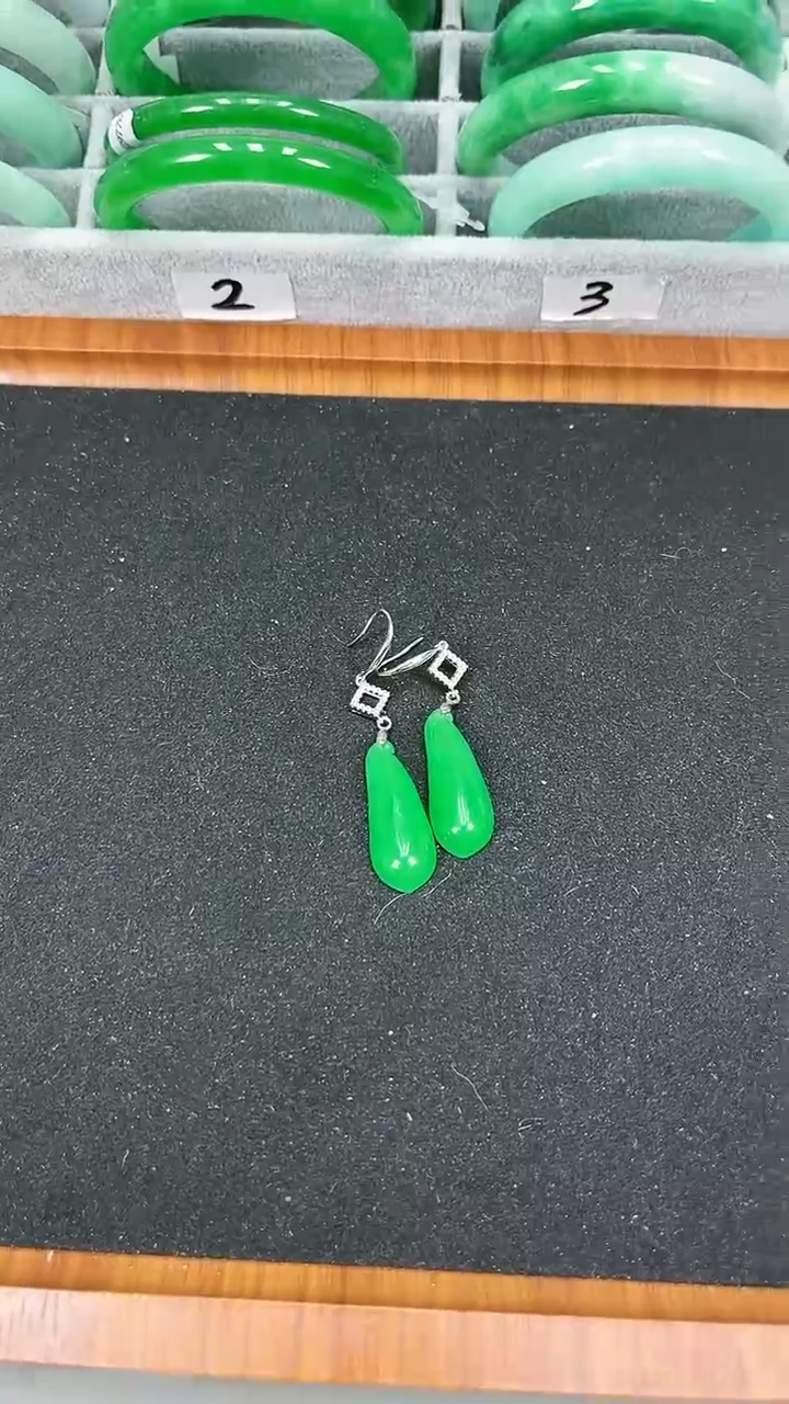 【闪购商品】砖雕s105 果阳绿水滴耳坠