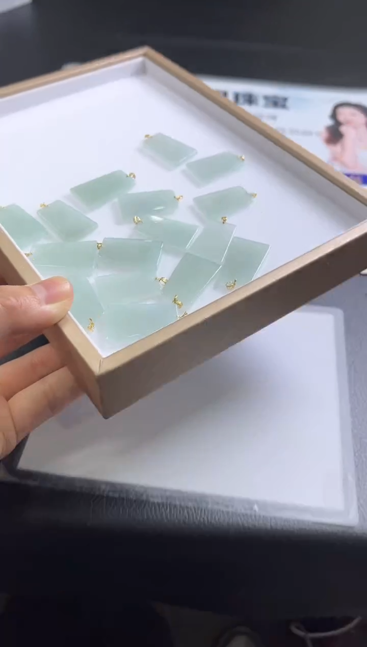 【闪购商品】翡翠颈饰18K金镶嵌M113 /多样性发一件/配绳子