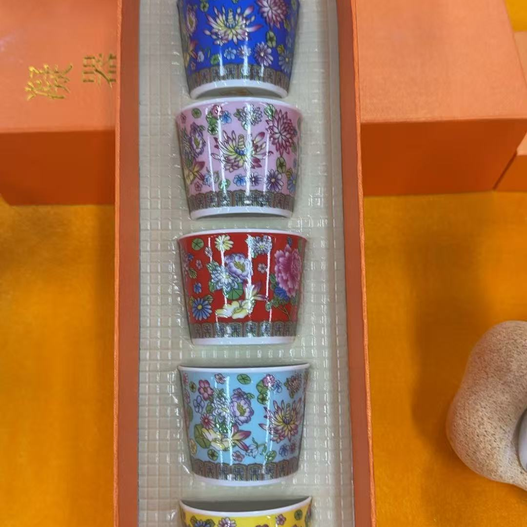 景德镇陶瓷粉红四季杯