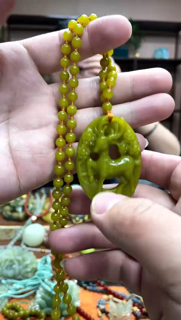 未镶嵌岫玉吊坠多样性发货发其中之一
